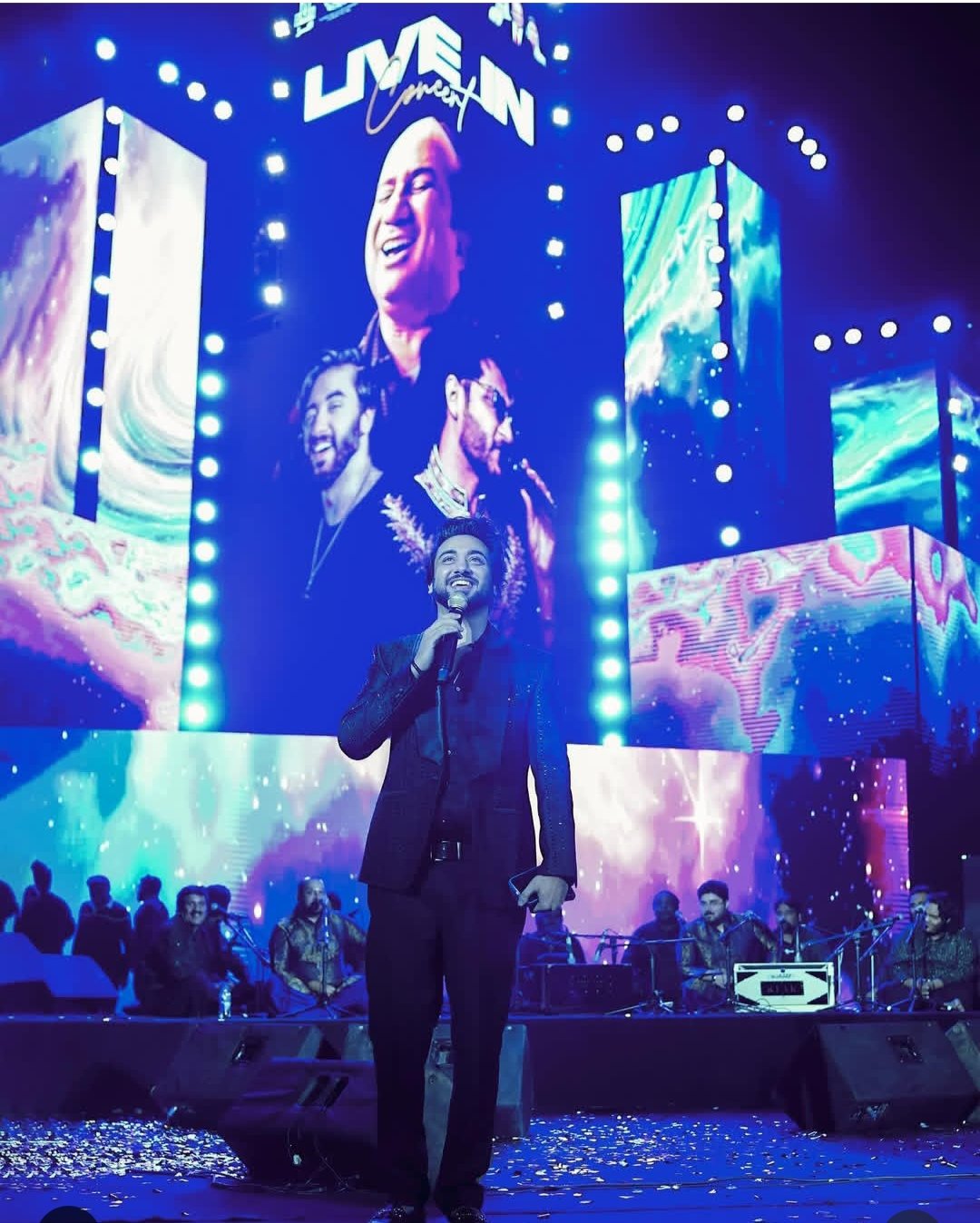 Aoun Ali Khan performing live at Al Hamra Arts Council concert